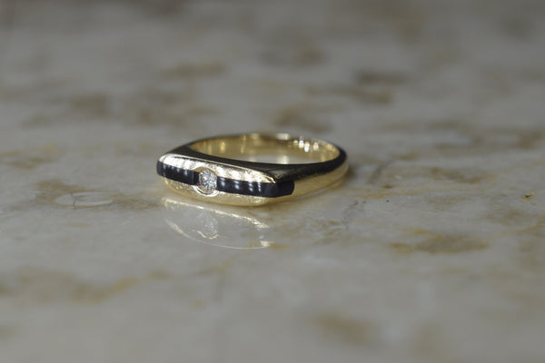 Vintage 14k Gold Ring with Diamond and Onyx Inlay
