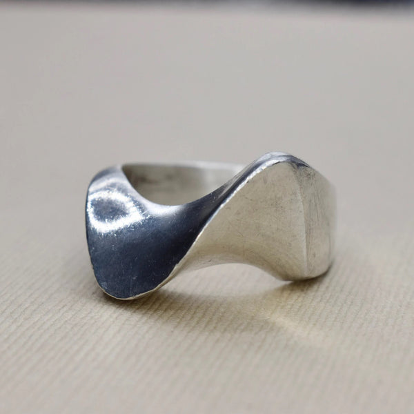 Vintage Modernist Mexican Silver Wave Ring c.1970s