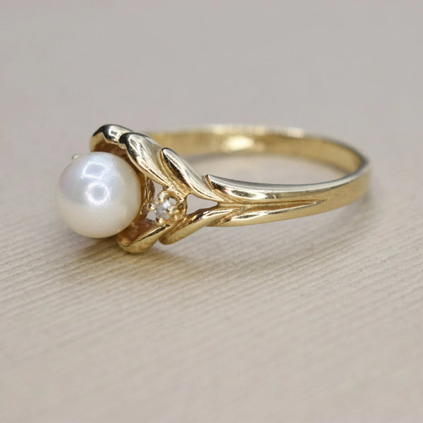 Vintage 14k Gold Pearl and Diamond Ring