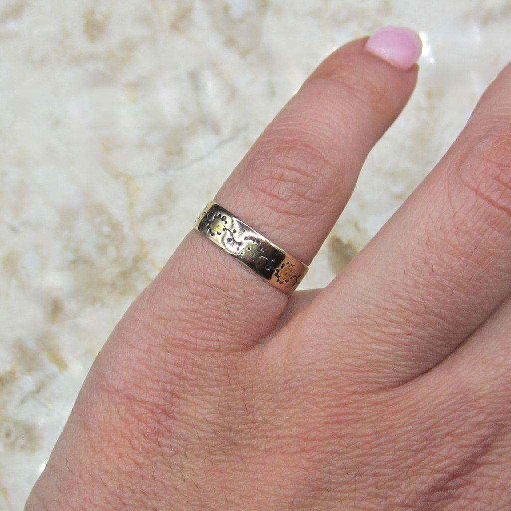 Antique 14k Gold Early Victorian Floral Pattern Band Ring c.1850s
