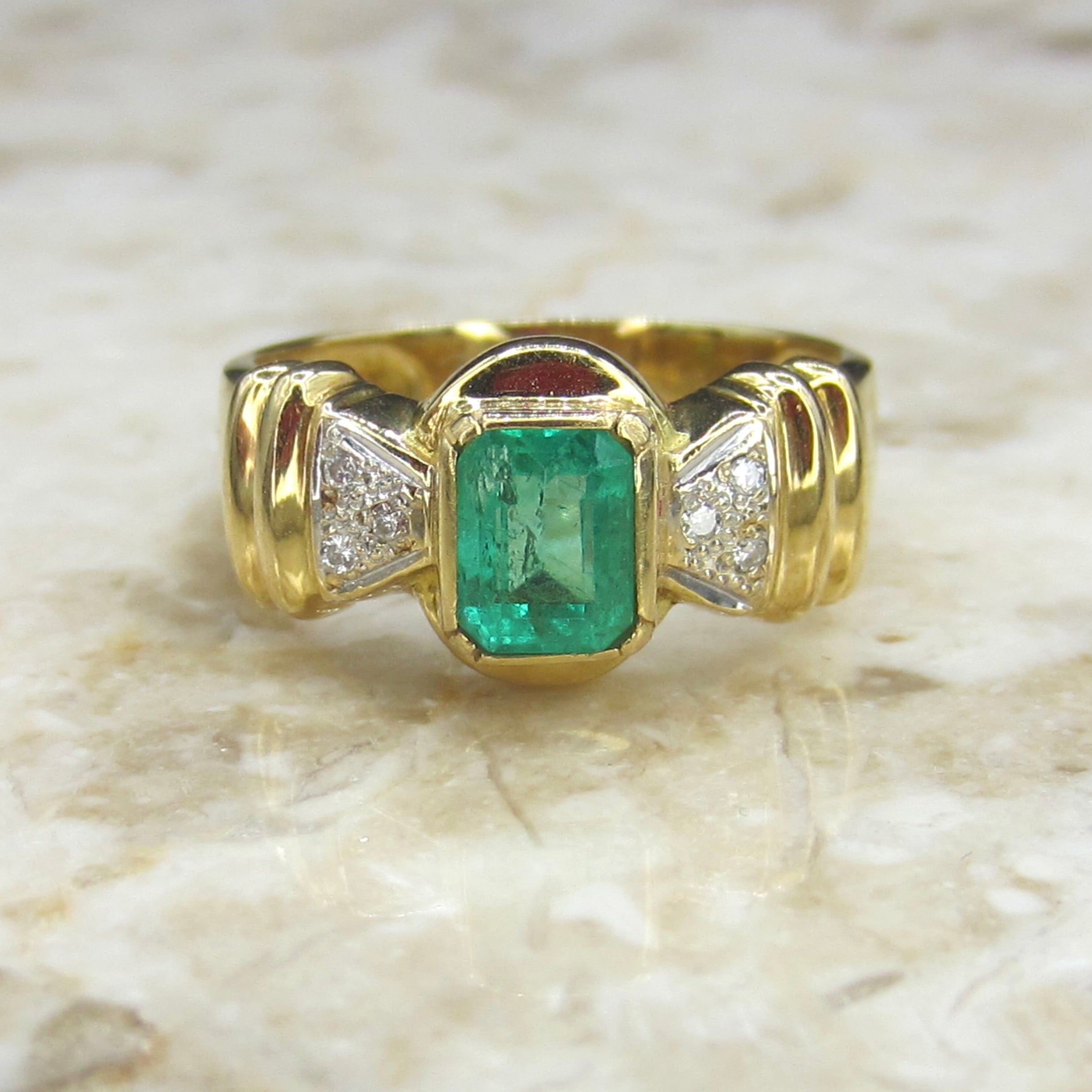 Vintage 18k Gold Emerald and Diamond Ring