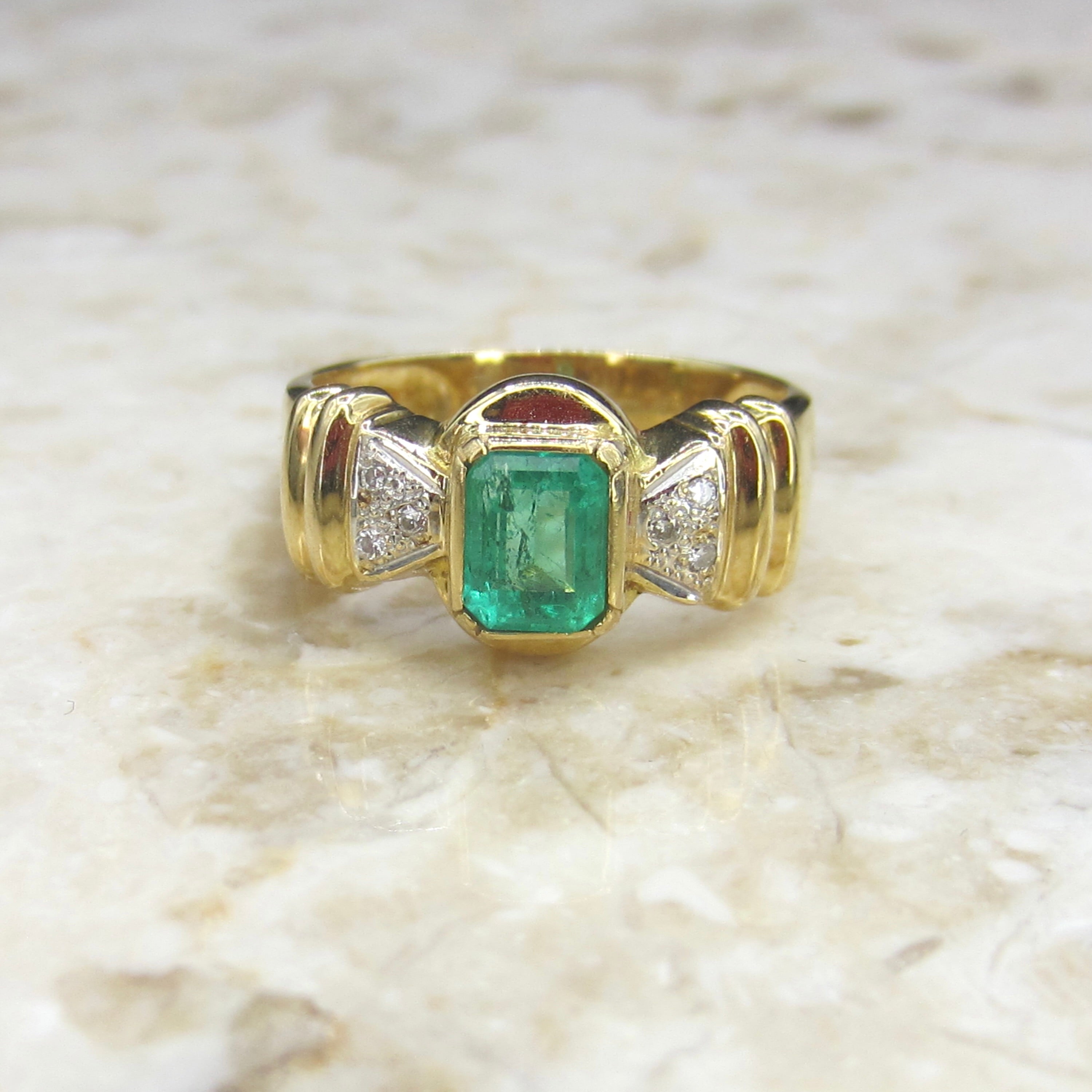 Vintage 18k Gold Emerald and Diamond Ring