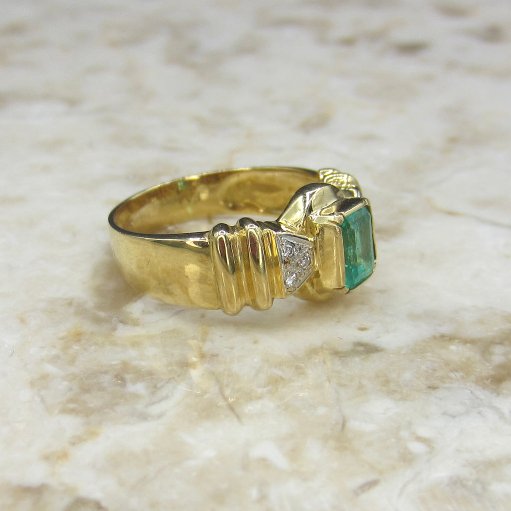 Vintage 18k Gold Emerald and Diamond Ring