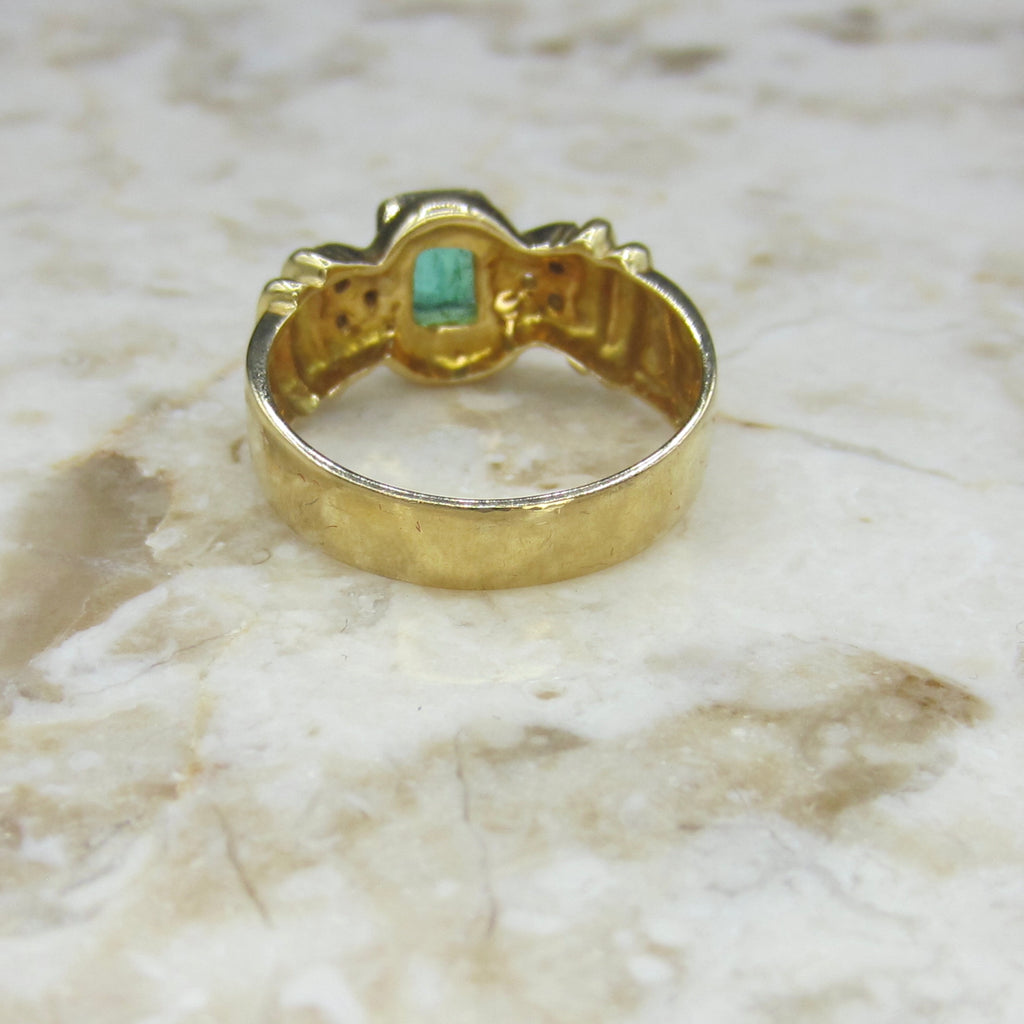 Vintage 18k Gold Emerald and Diamond Ring