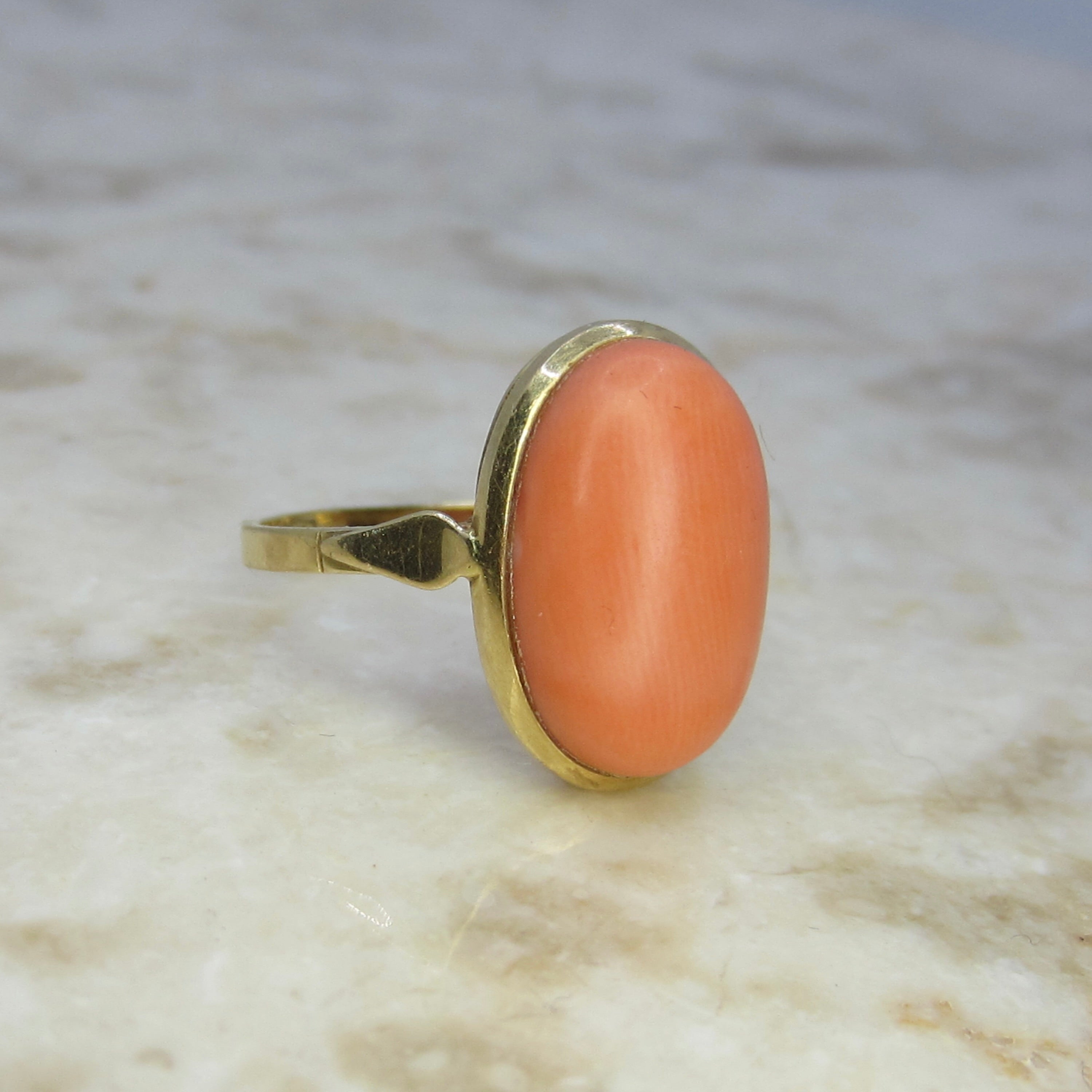 Vintage 18k Gold Coral Ring c.1970s