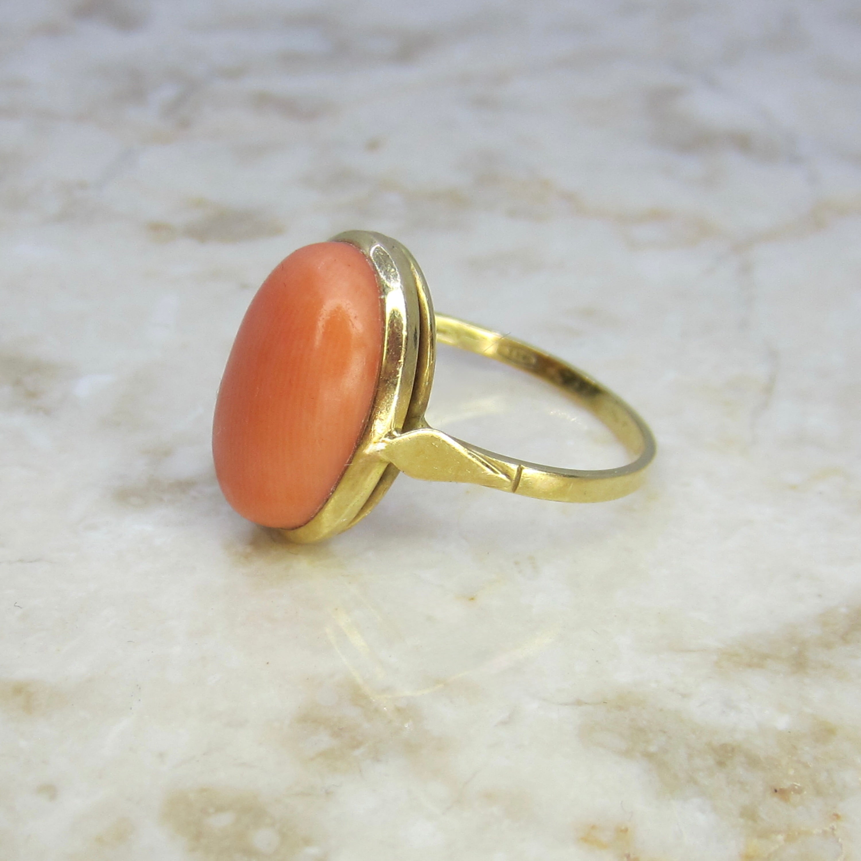 Vintage 18k Gold Coral Ring c.1970s