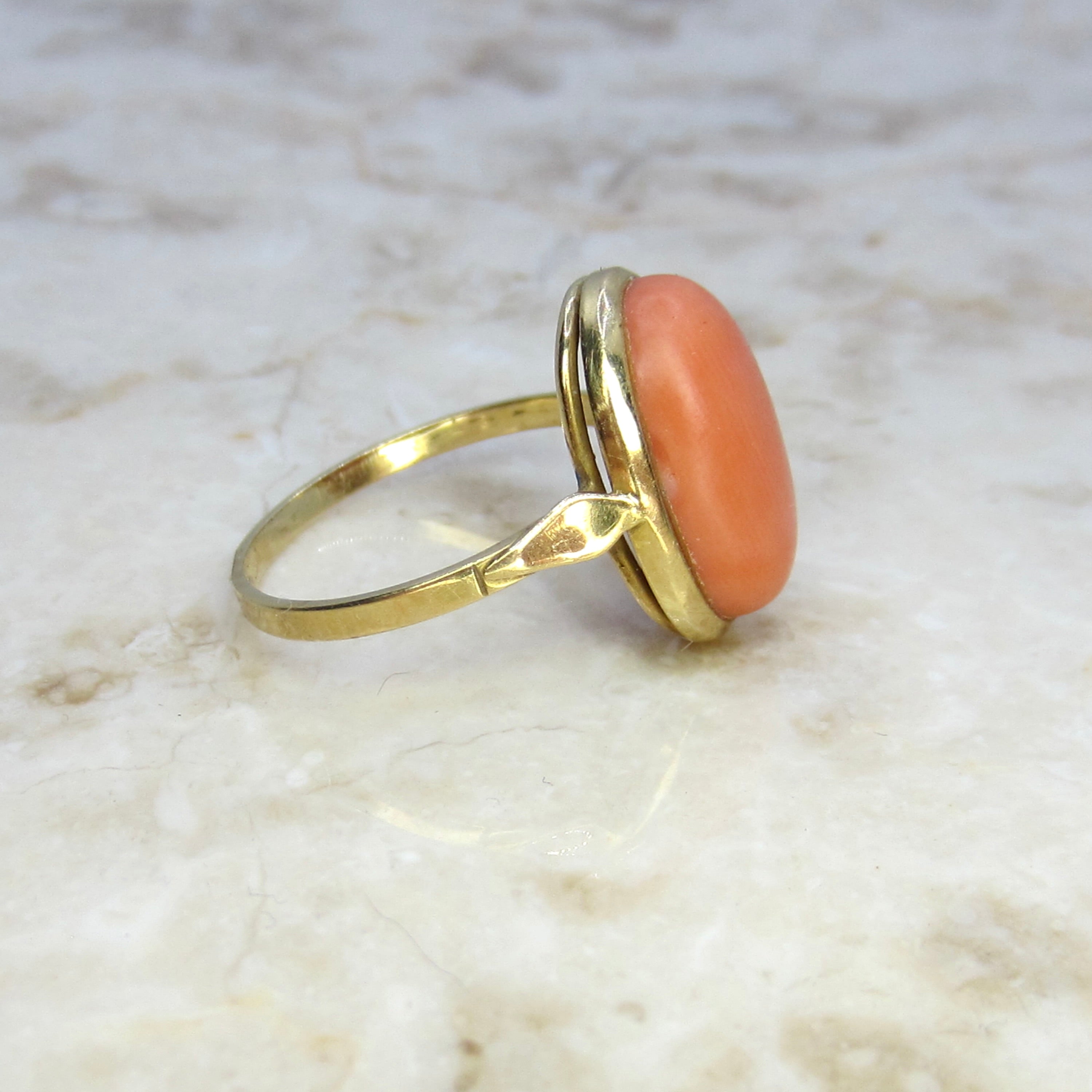 Vintage 18k Gold Coral Ring c.1970s