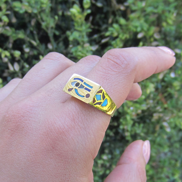 Vintage 18k Gold Egyptian Eye of Horus Stone Inlay Signet Ring c.1970s