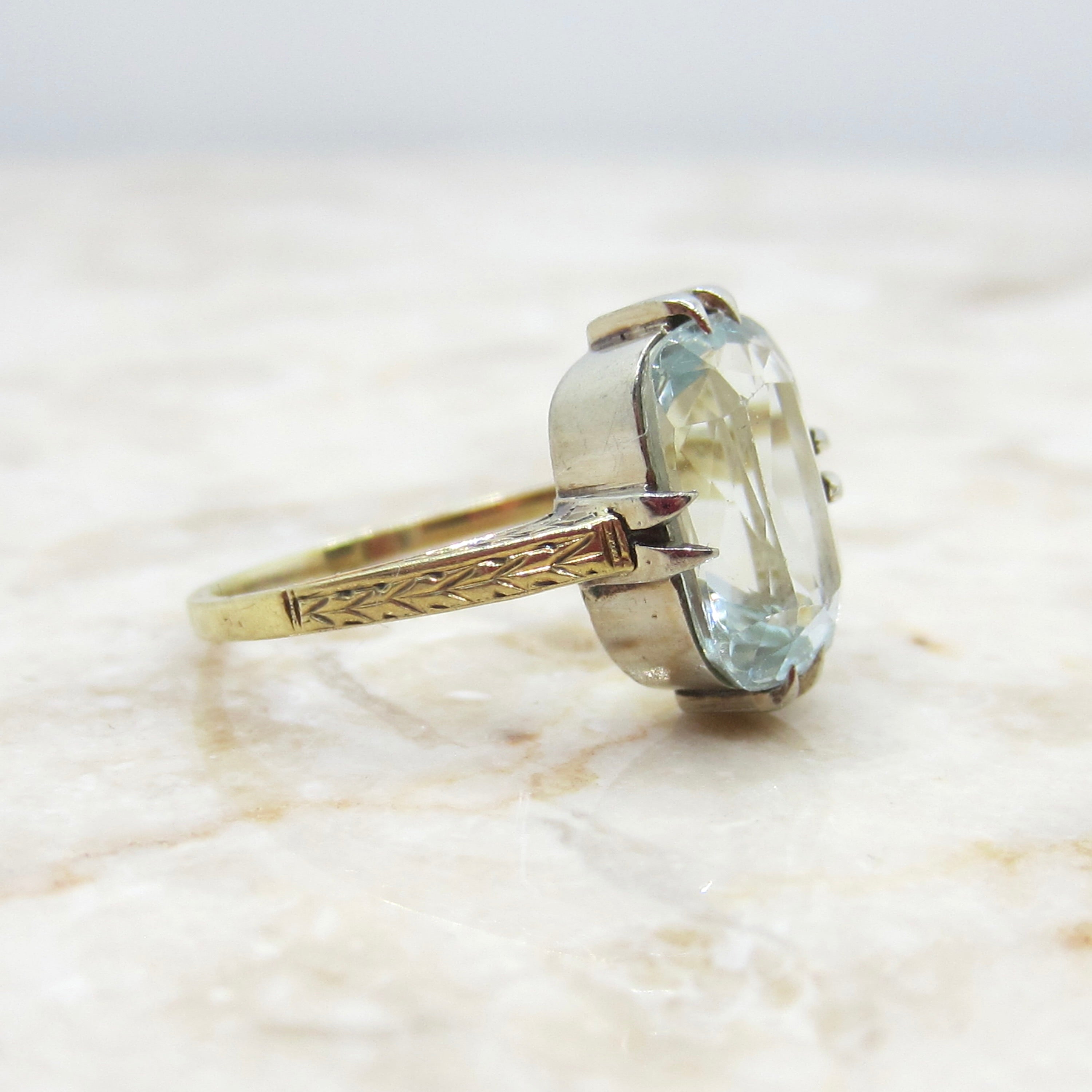 Antique Art Deco Natural Aquamarine 14k Gold Ring | Two-Tone Gold Setting with Engraved Shoulders