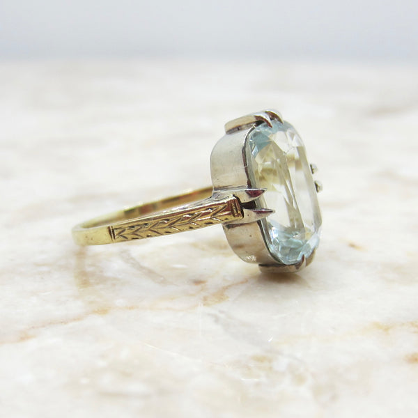 Antique Art Deco Natural Aquamarine 14k Gold Ring | Two-Tone Gold Setting with Engraved Shoulders