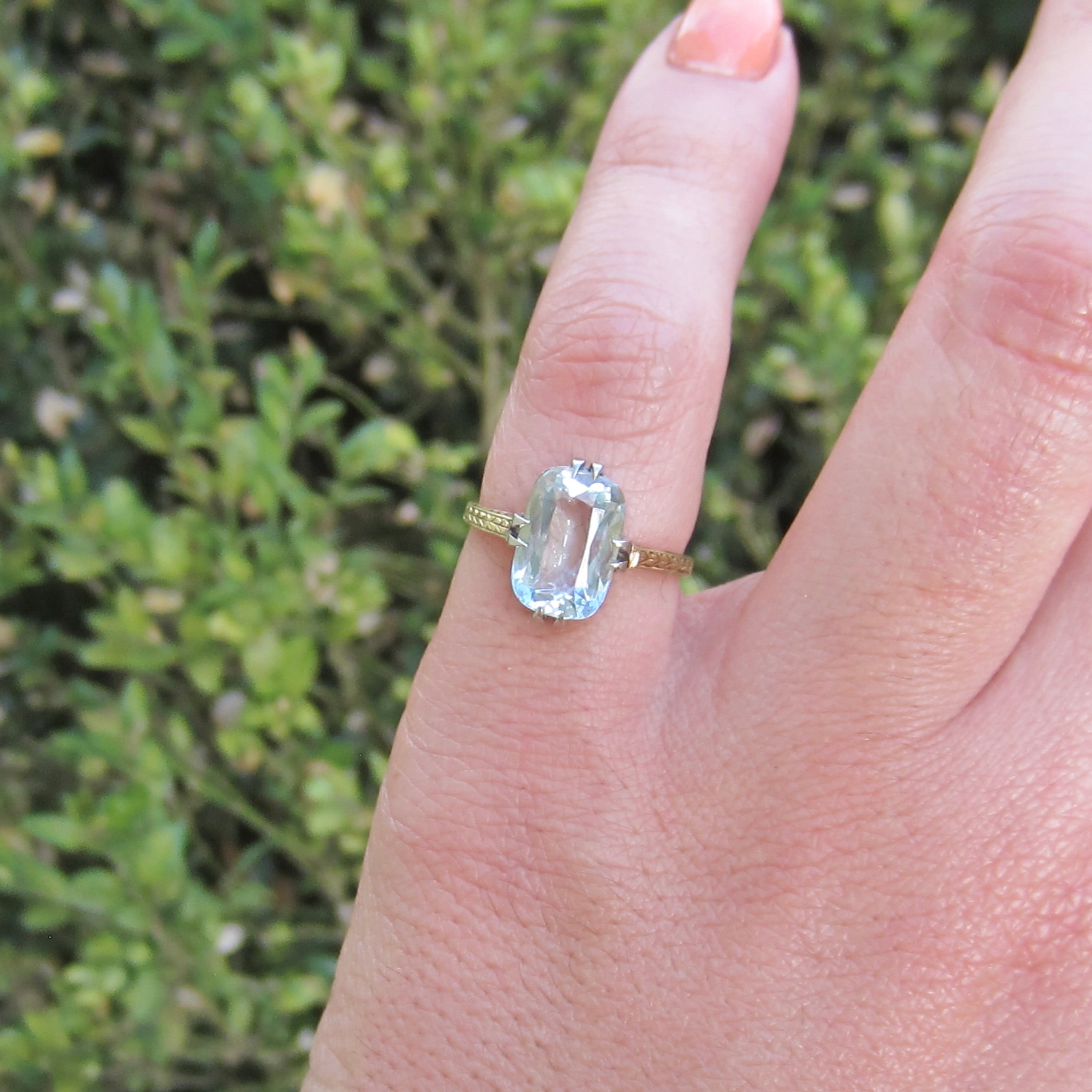 Antique Art Deco Natural Aquamarine 14k Gold Ring | Two-Tone Gold Setting with Engraved Shoulders