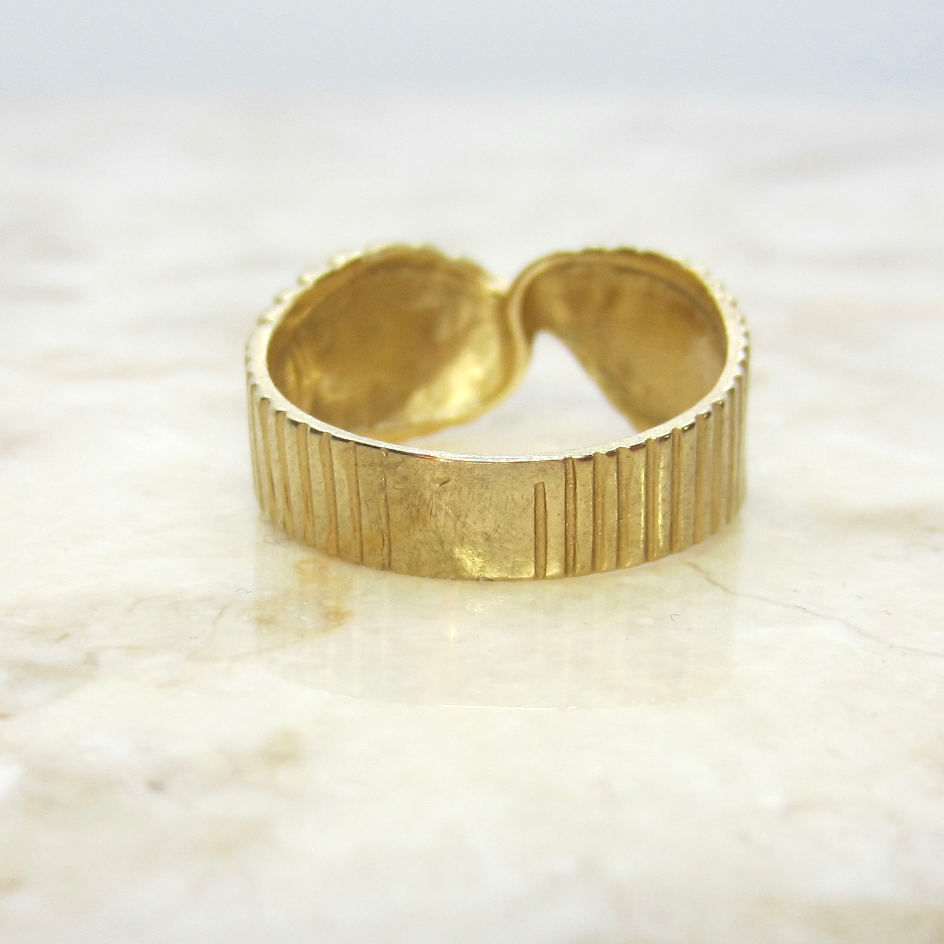 Vintage 14k Gold Textured Twist Band Ring c.1990s