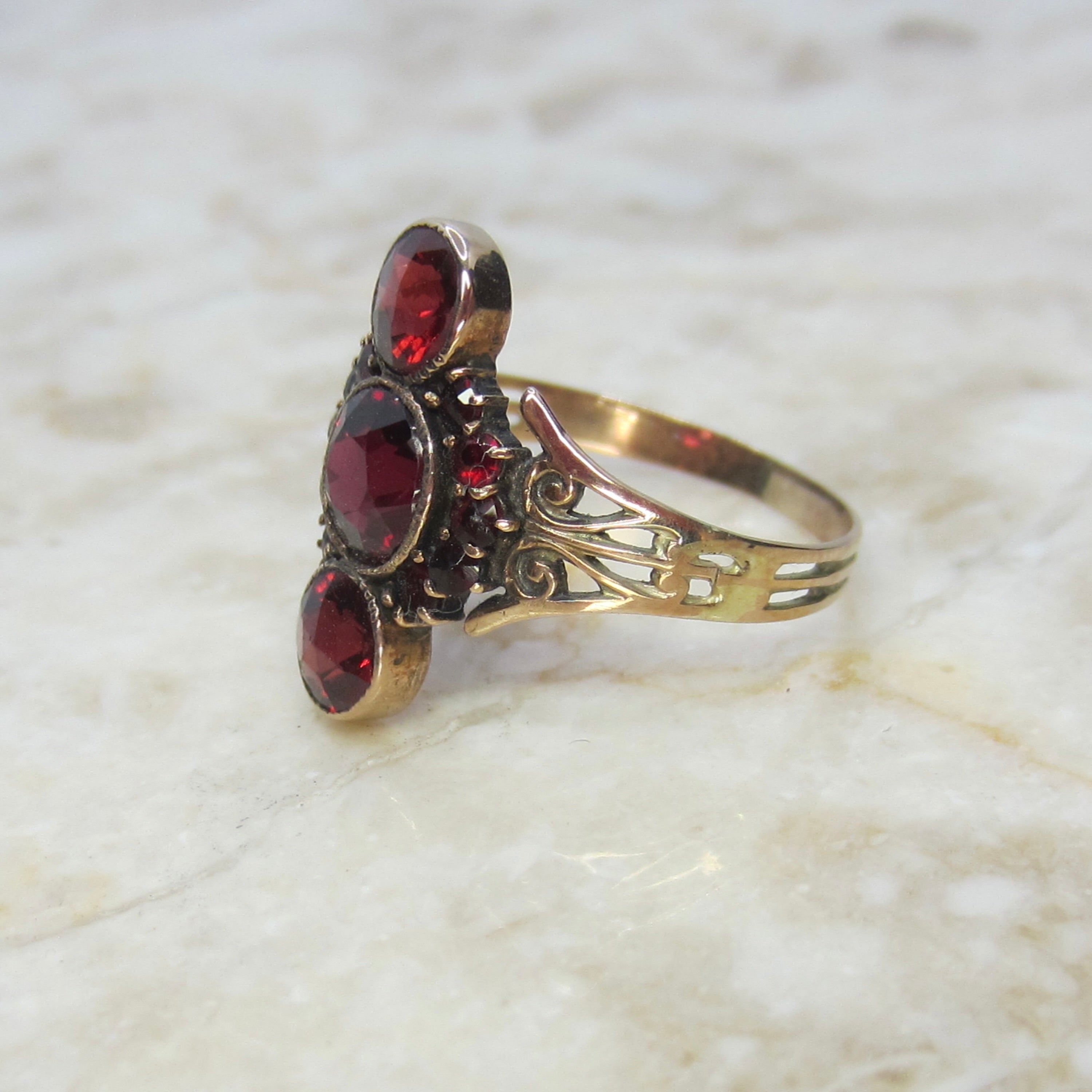 Antique Victorian 14k Gold Garnet Ring c.1880s