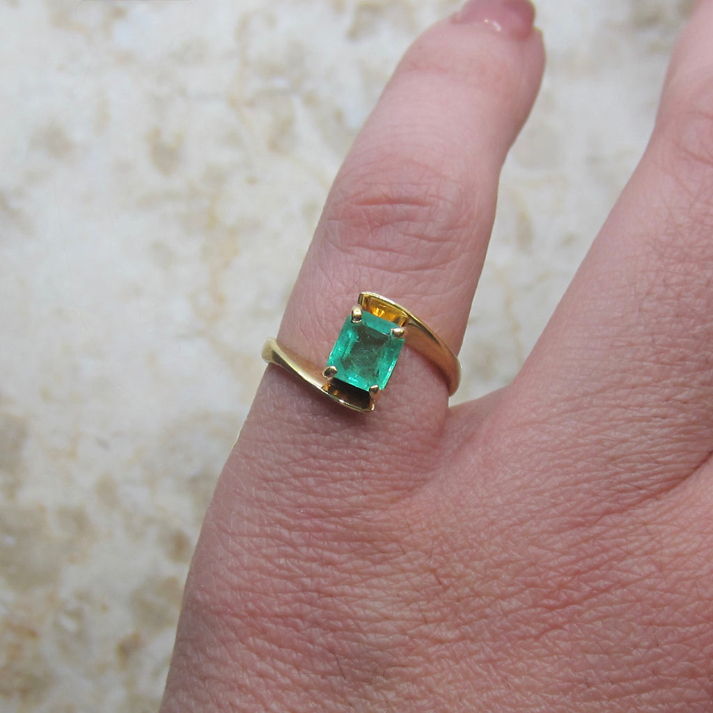 Vintage 18k Gold 1.30 ct Emerald Ring c.1980s