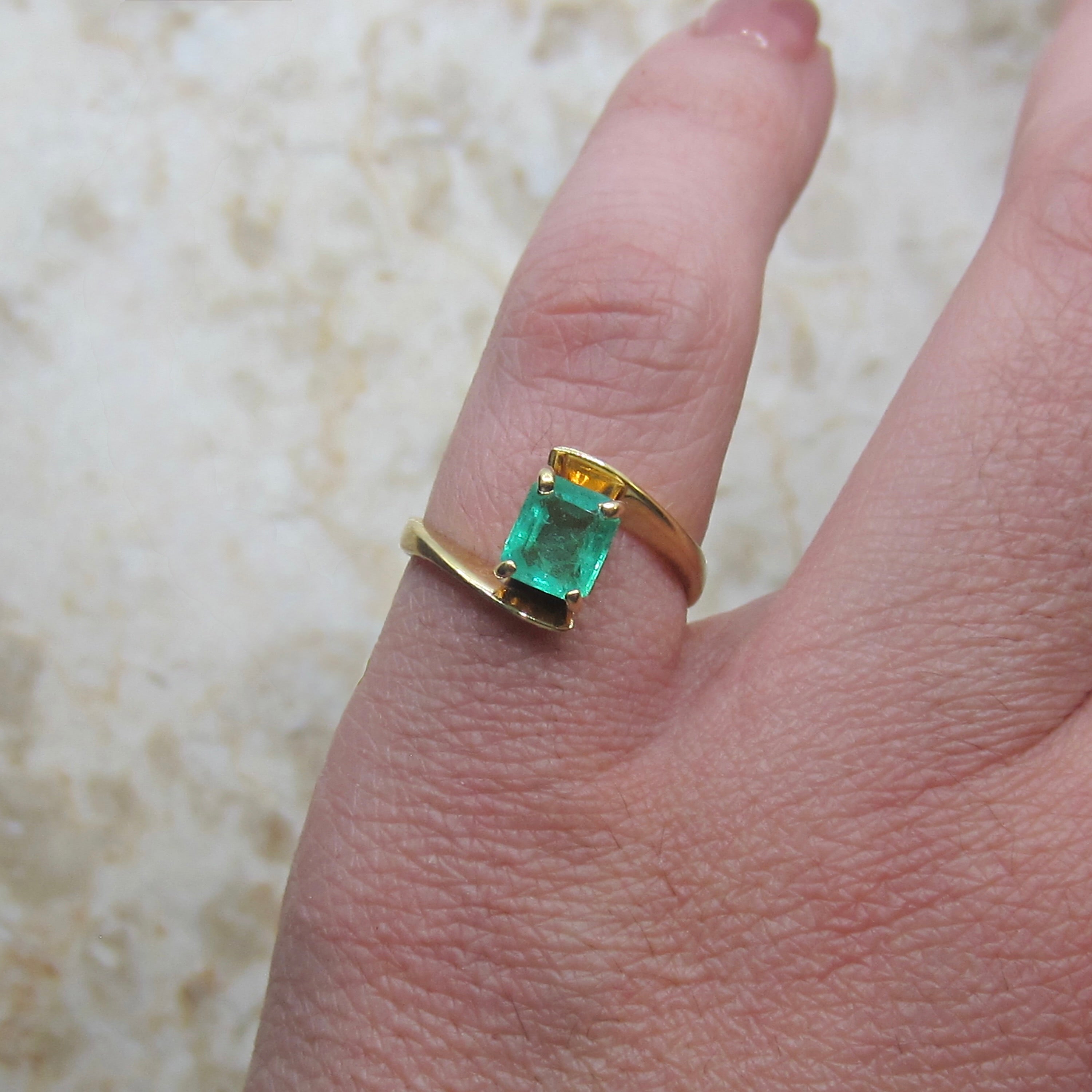 Vintage 18k Gold 1.30 ct Emerald Ring c.1980s