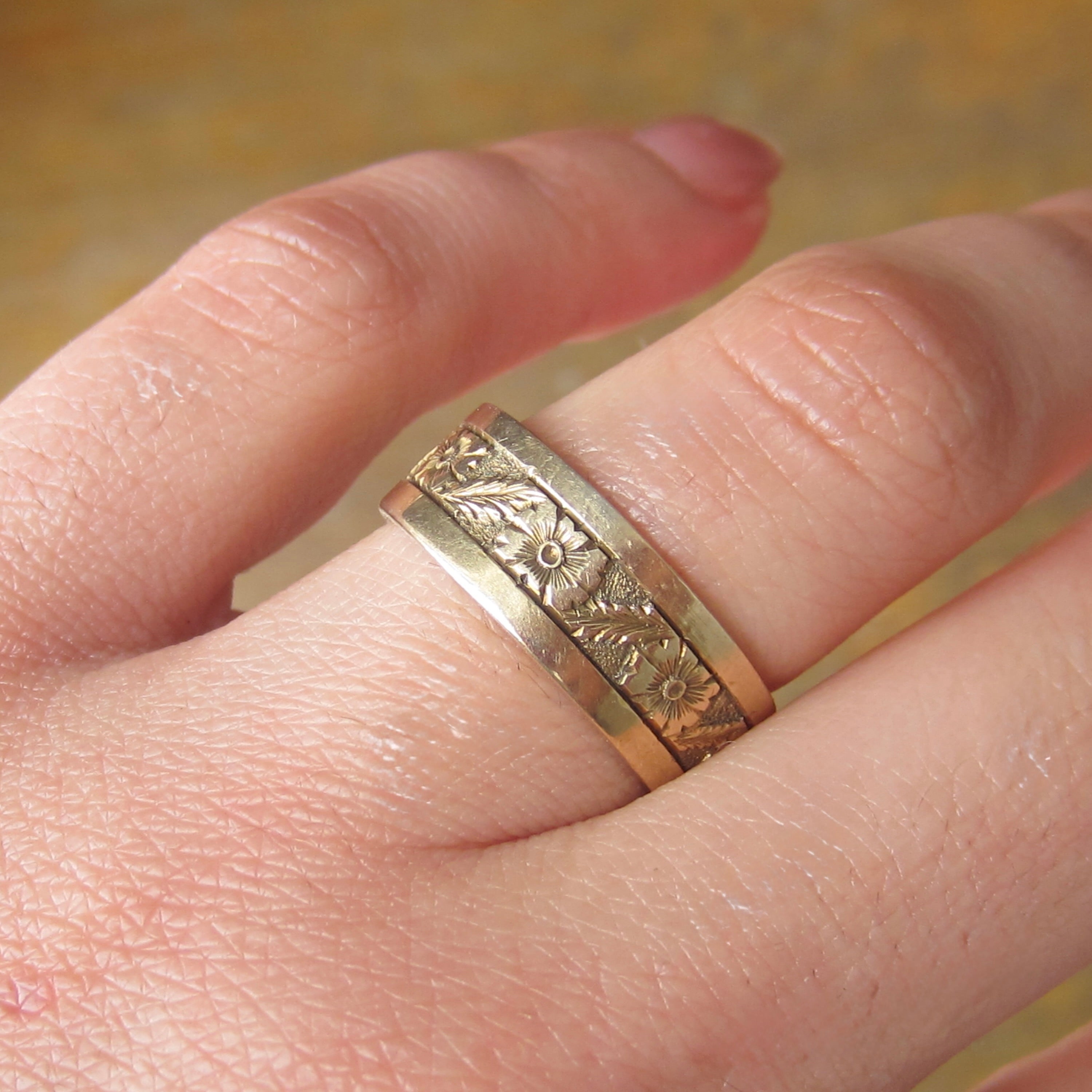 Vintage 14k Gold Carved Floral Band c.1940s