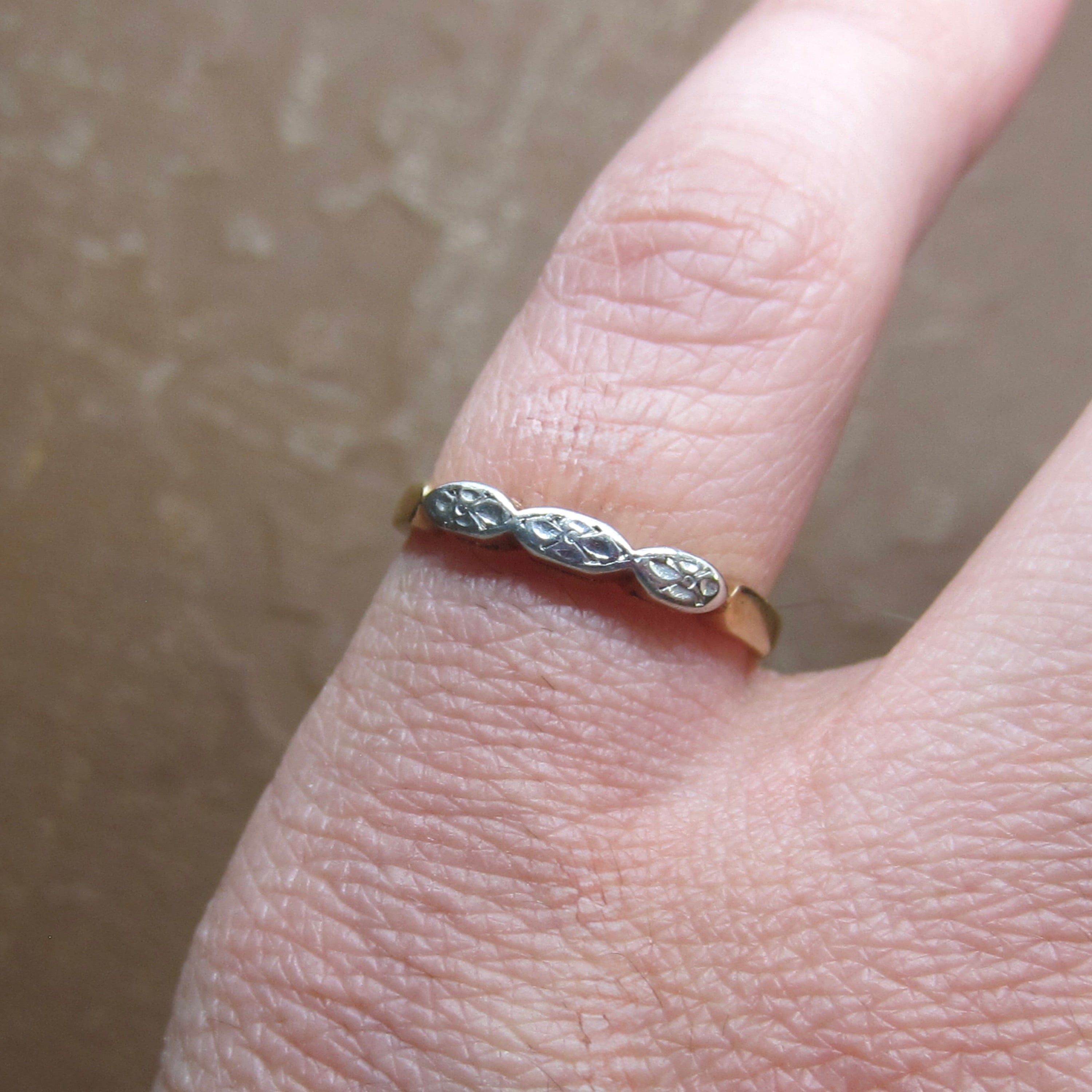 Vintage Art Deco 14k Gold Floral Band c.1930s