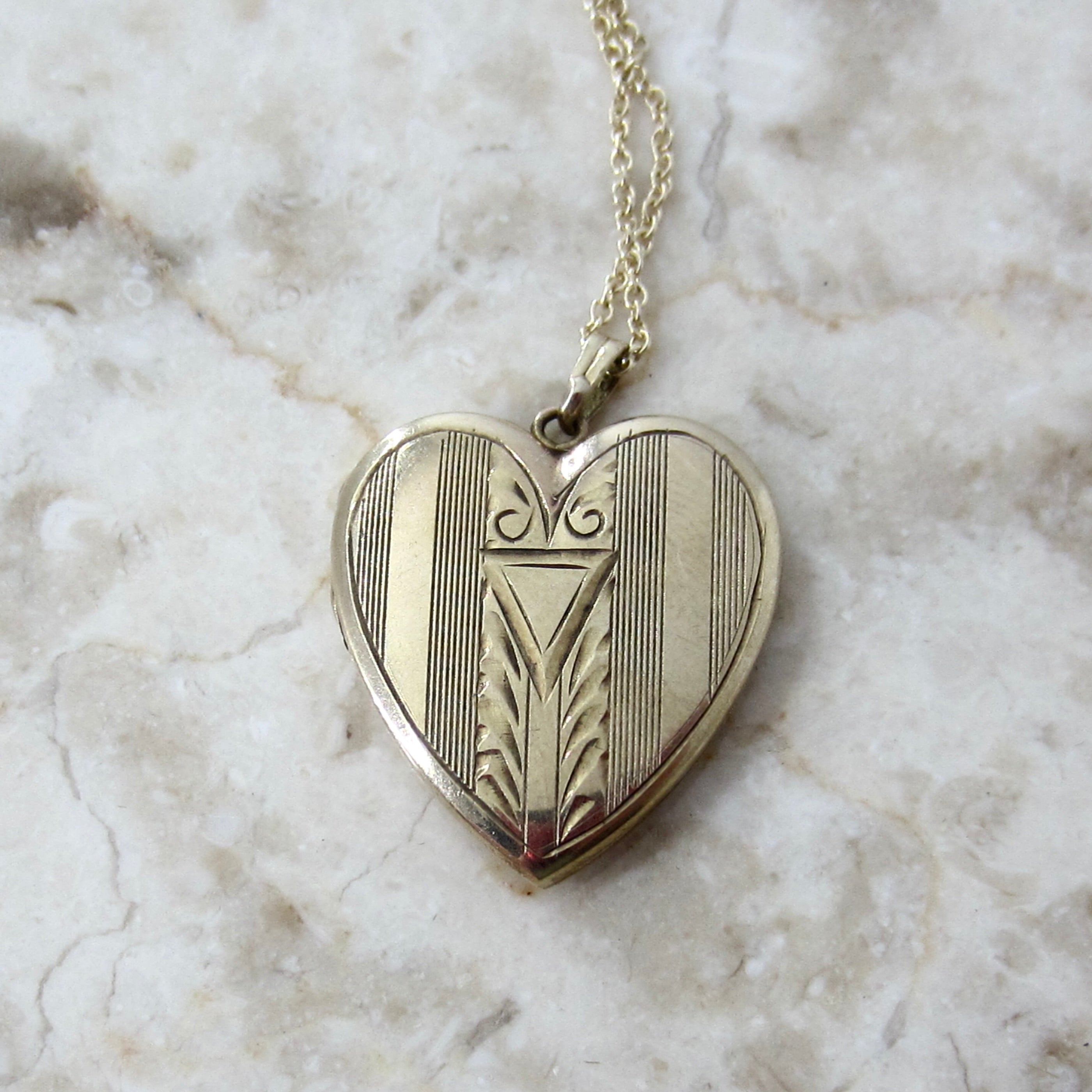 Vintage Sweetheart Locket 10k Gold Heart Photo Locket Necklace c.1940s