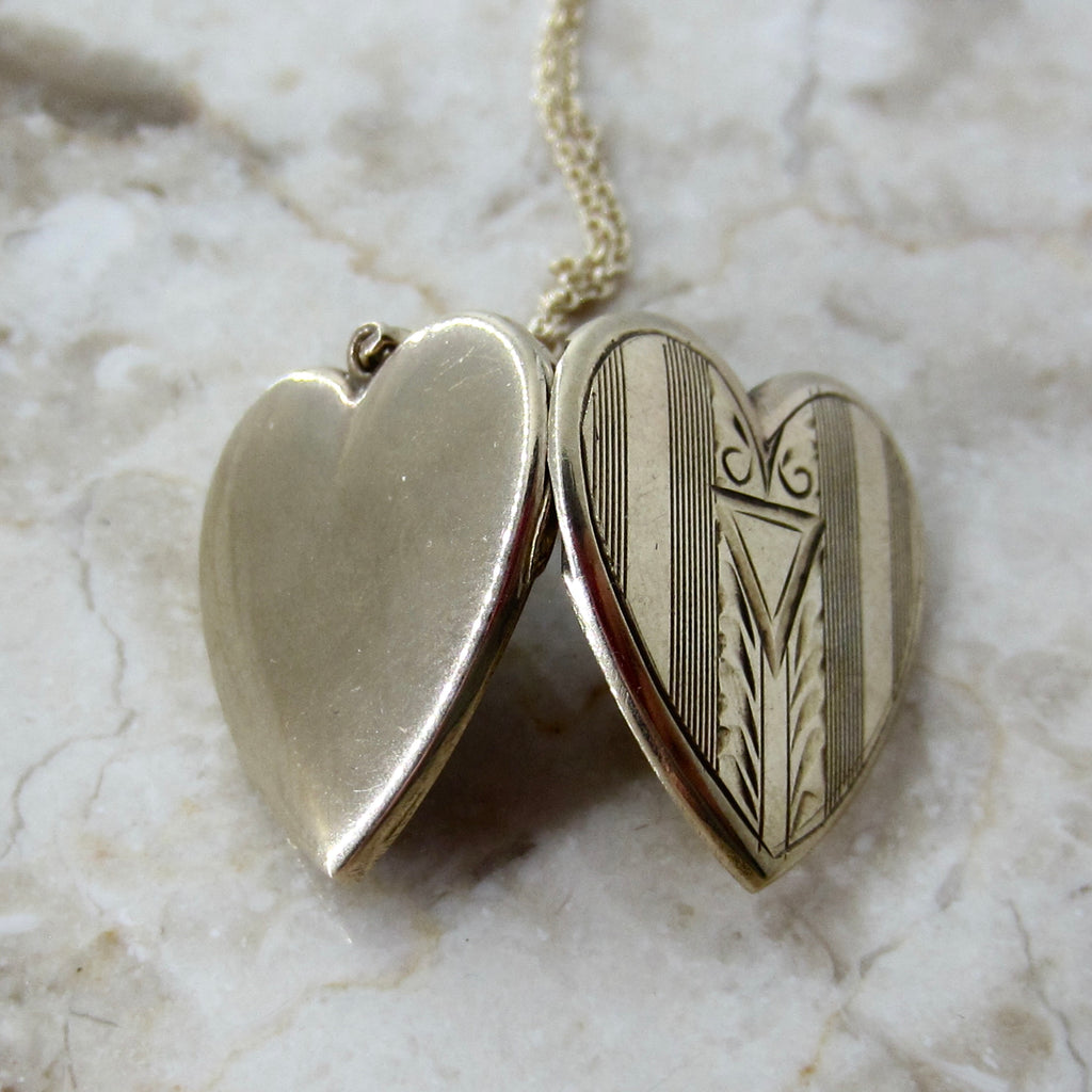 Vintage Sweetheart Locket 10k Gold Heart Photo Locket Necklace c.1940s