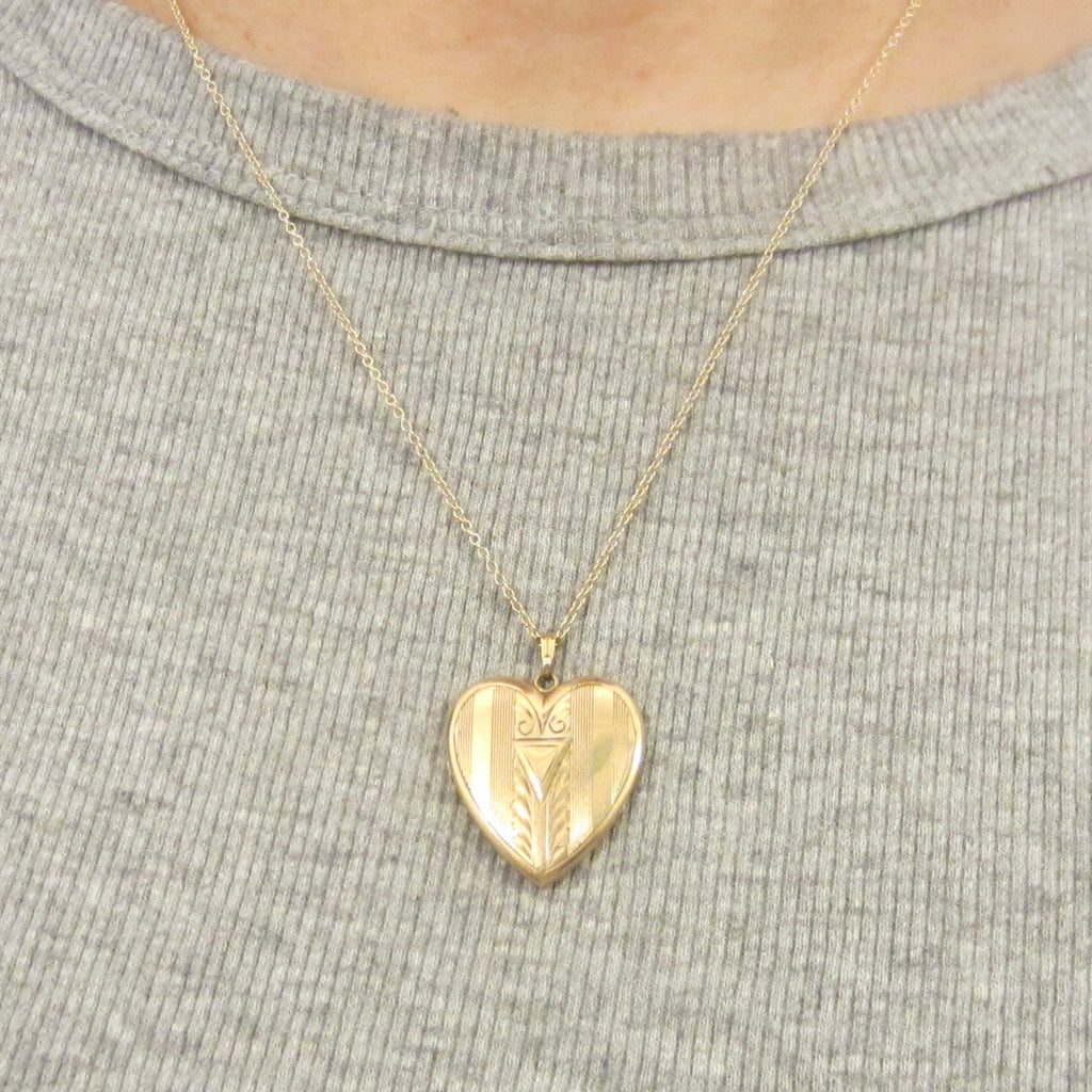 Vintage Sweetheart Locket 10k Gold Heart Photo Locket Necklace c.1940s