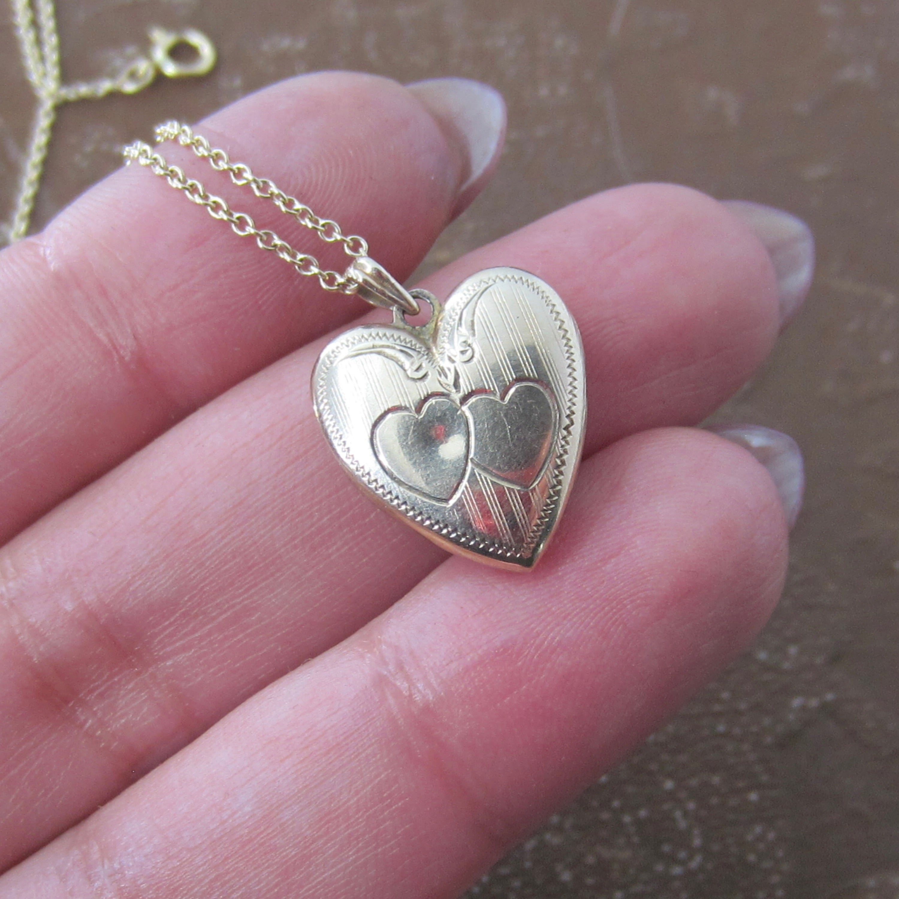 Vintage Sweetheart Locket 10k Gold Heart Photo Locket Necklace c.1940s