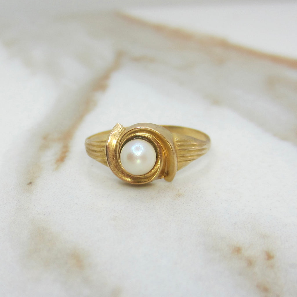 Vintage 18k Gold French Cultured Pearl Ring c.1960s