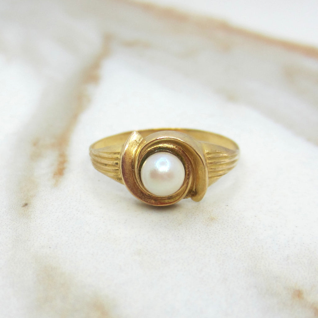 Vintage 18k Gold French Cultured Pearl Ring c.1960s