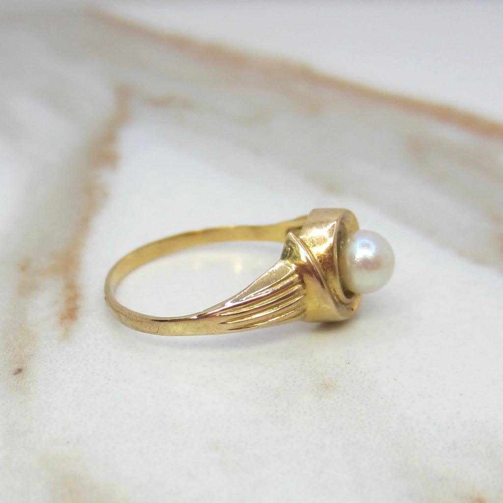 Vintage 18k Gold French Cultured Pearl Ring c.1960s