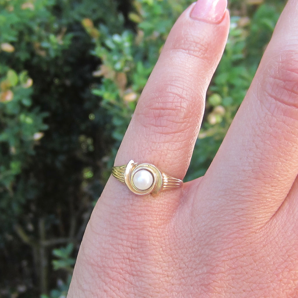 Vintage 18k Gold French Cultured Pearl Ring c.1960s