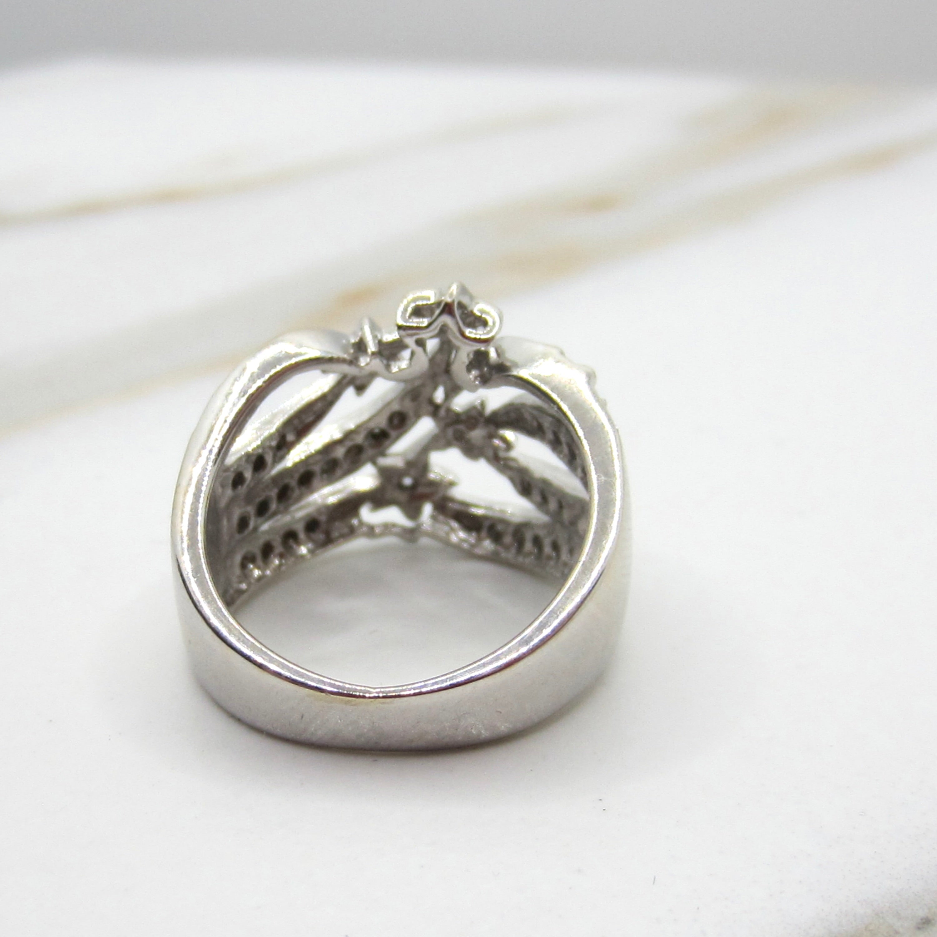 Vintage 14k White Gold Natural Diamond Shooting Star Ring Celestial Jewelry c.1980s