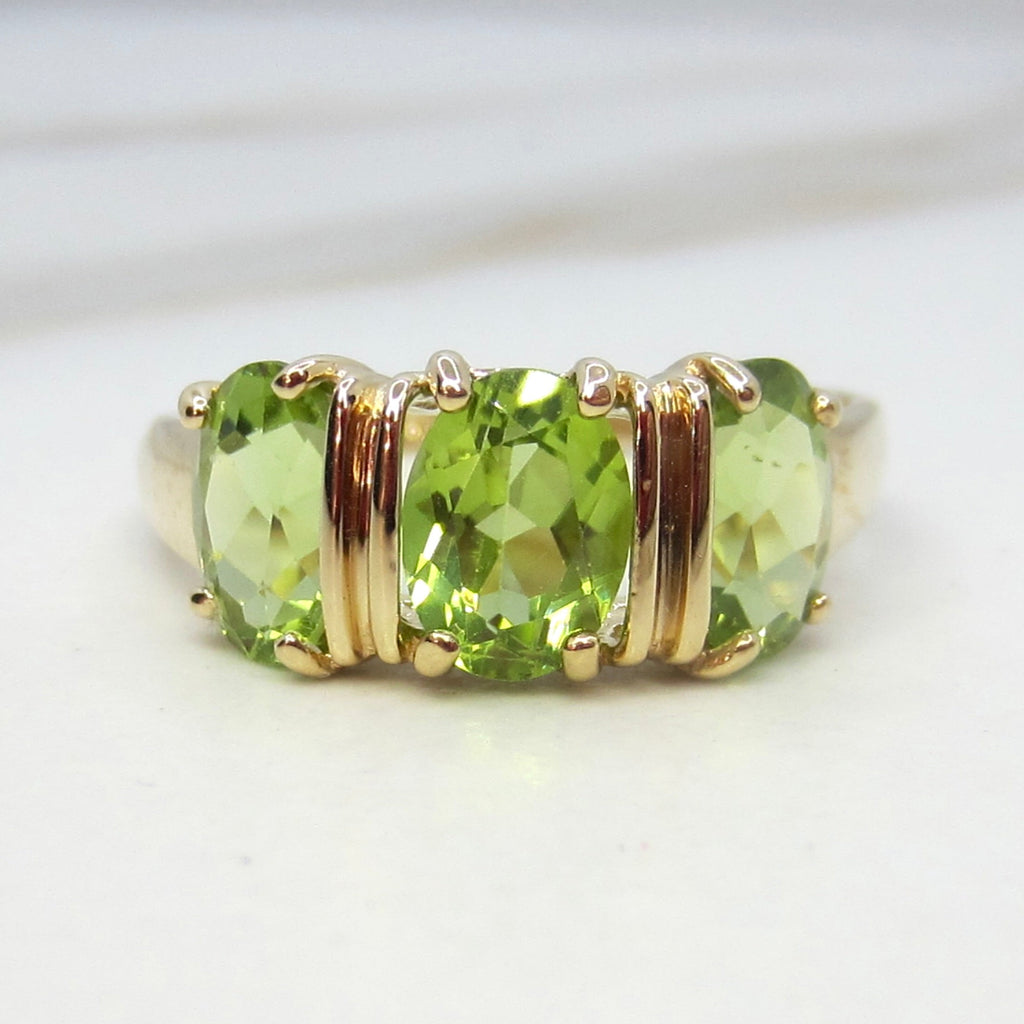 Vintage 14k Gold Peridot Three Stone Ring c.1990s
