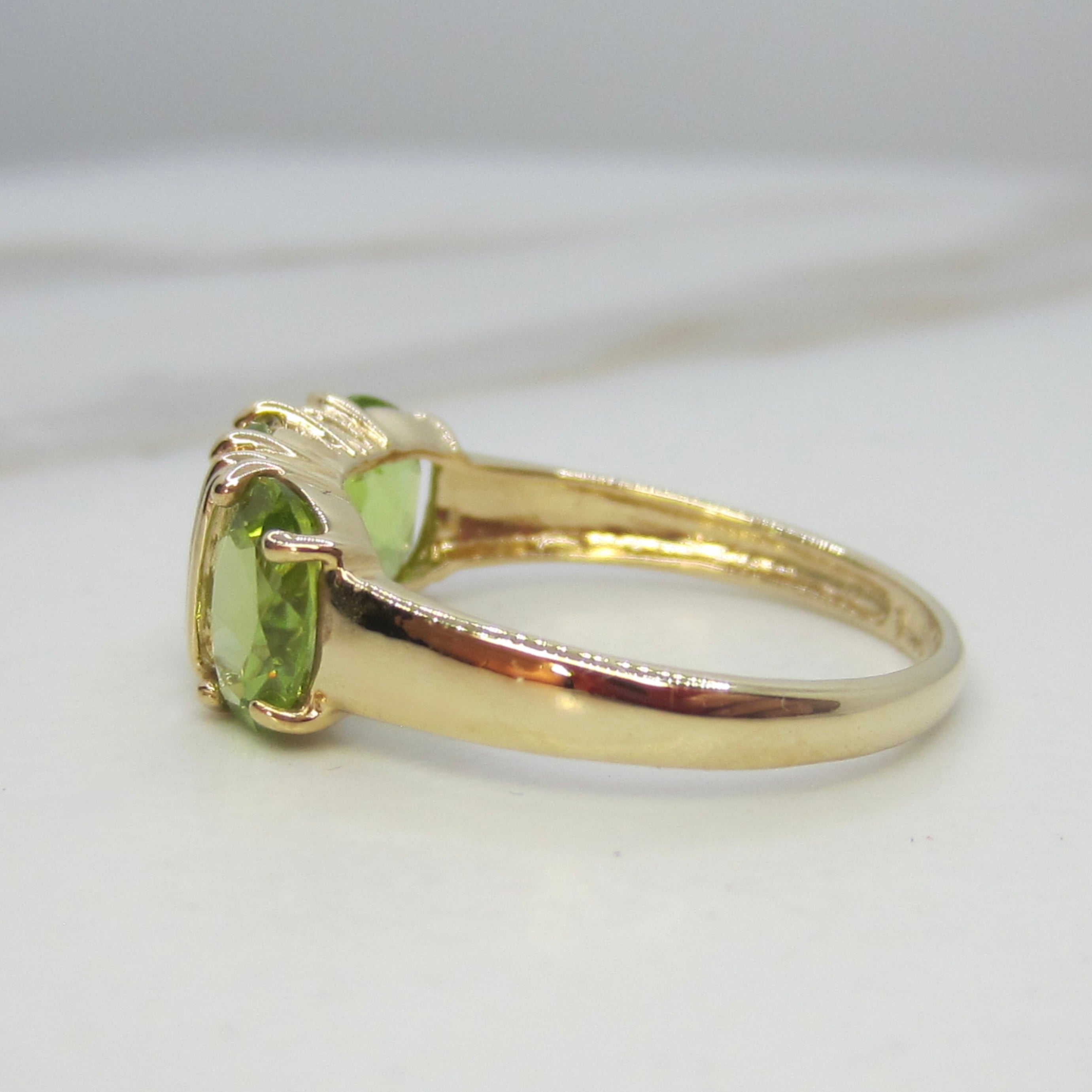 Vintage 14k Gold Peridot Three Stone Ring c.1990s