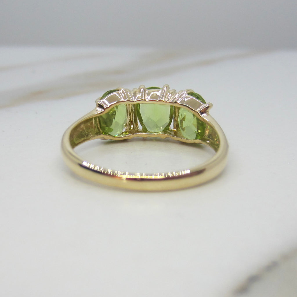 Vintage 14k Gold Peridot Three Stone Ring c.1990s