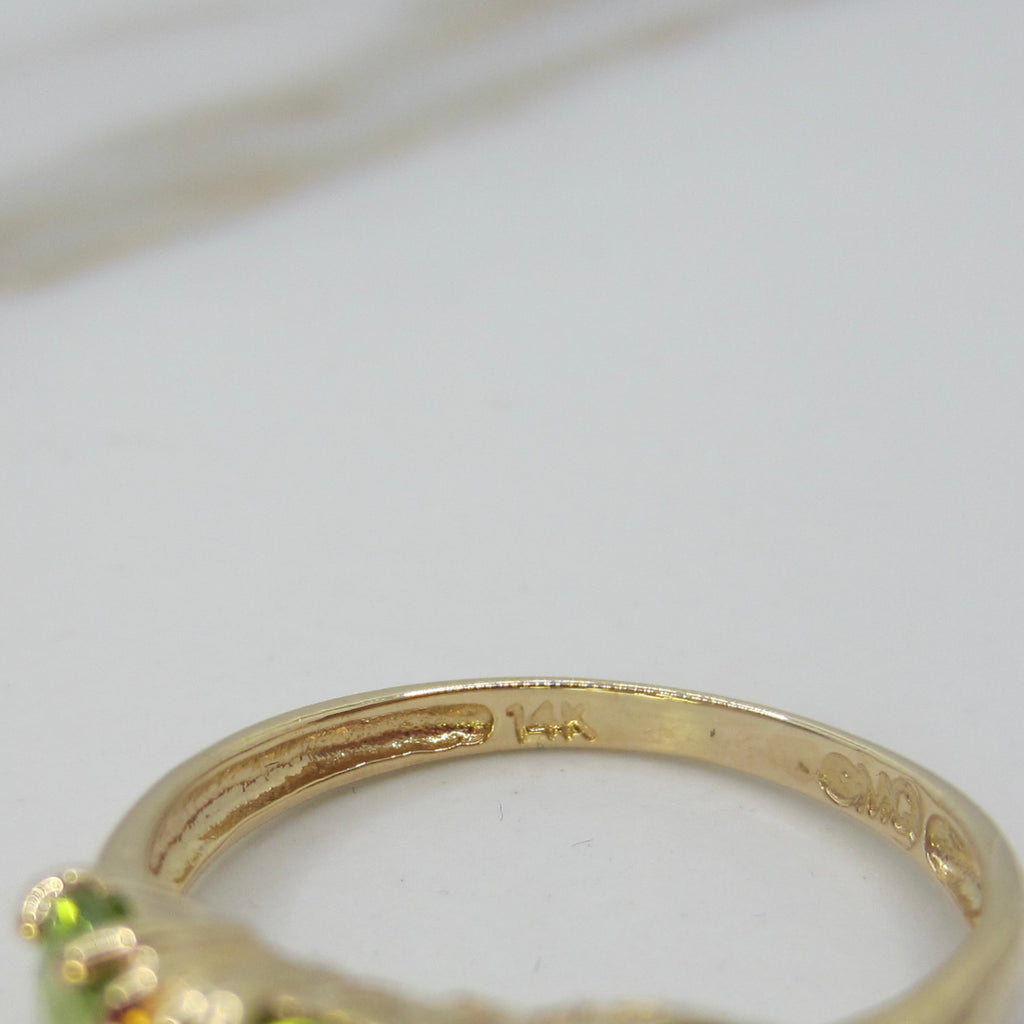 Vintage 14k Gold Peridot Three Stone Ring c.1990s