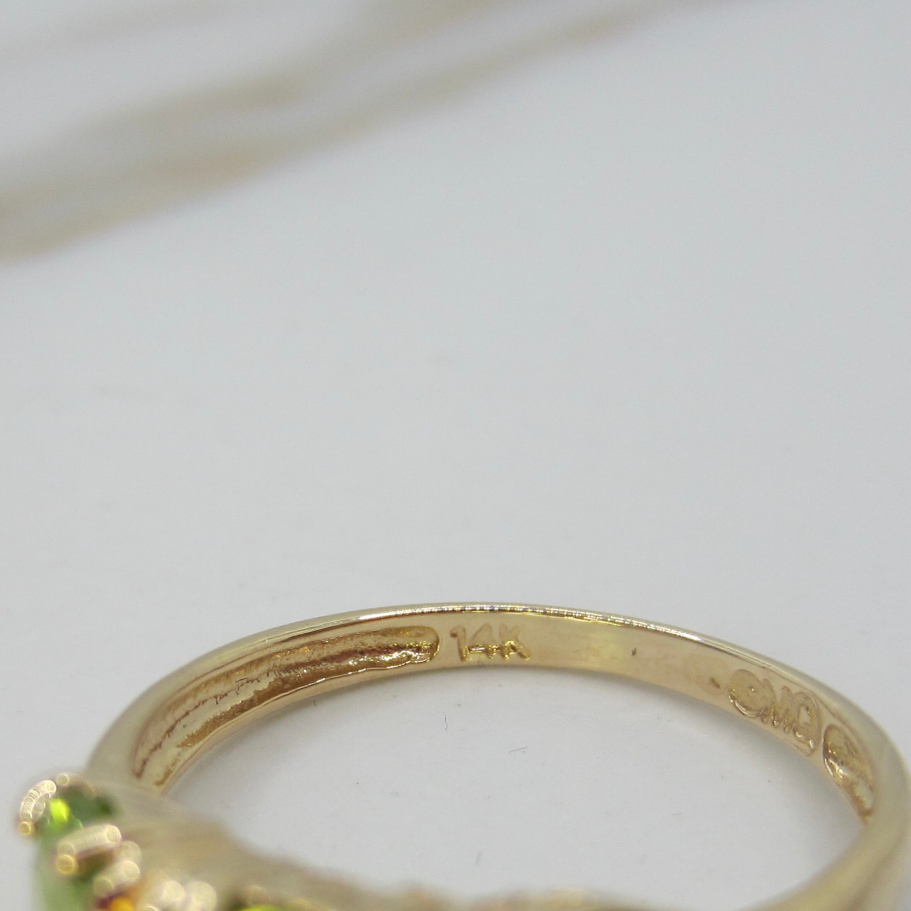 Vintage 14k Gold Peridot Three Stone Ring c.1990s
