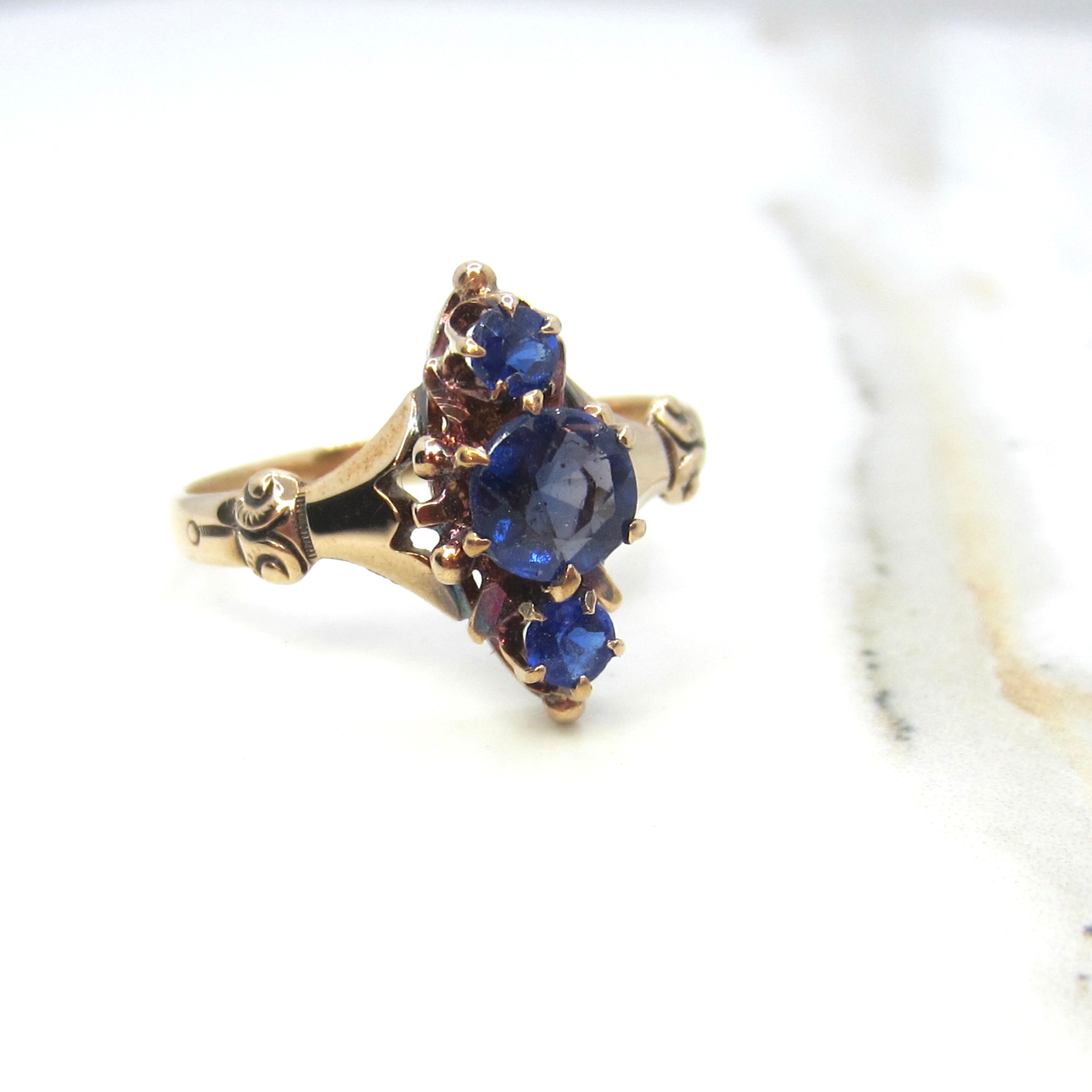 Antique Victorian 14k Gold Natural Sapphire Three Stone Ring c.1890s