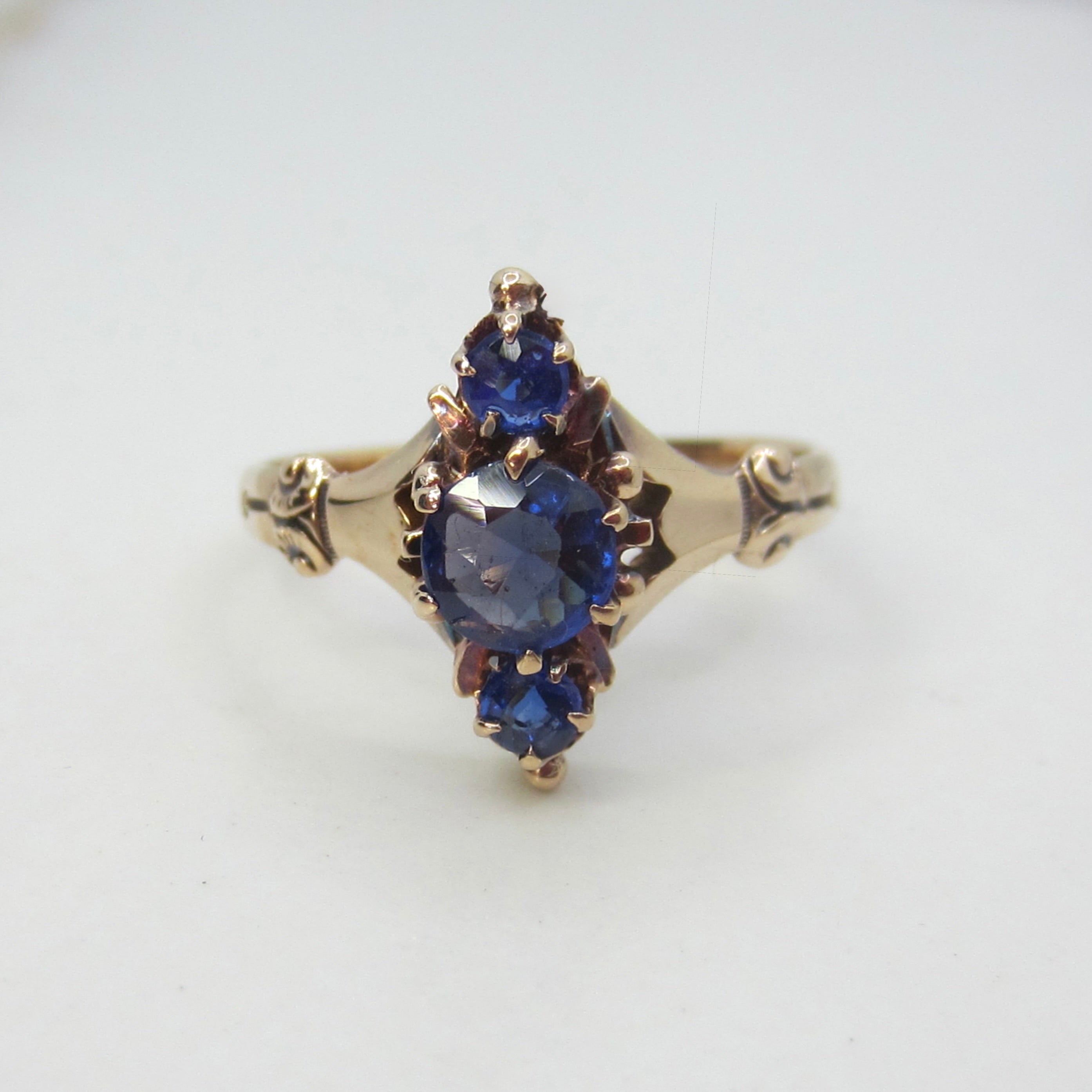 Antique Victorian 14k Gold Natural Sapphire Three Stone Ring c.1890s