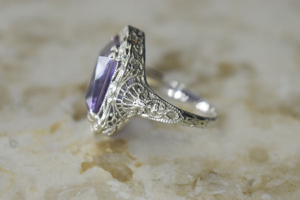 Antique Art Deco 14K White Gold Amethyst Filigree Ring c.1920s