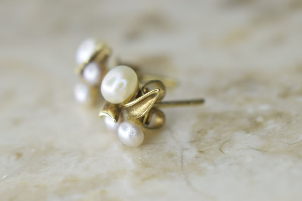 Vintage 14k Gold Grey and White Cultured Pearl Earrings c.1980s
