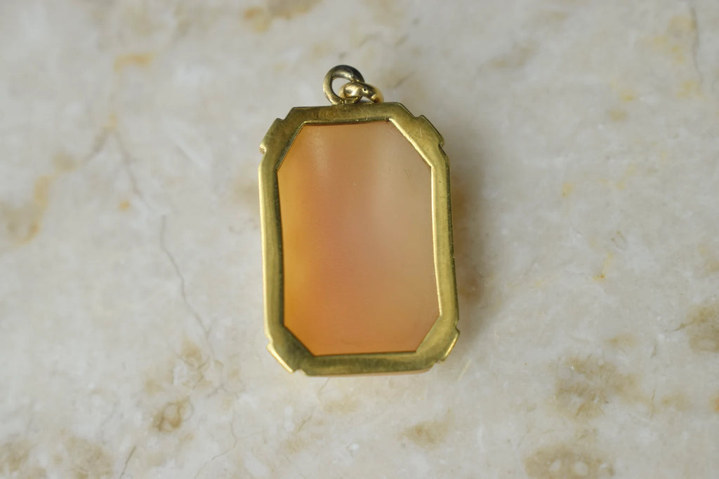 Vintage 18k Gold Carved Shell Cameo Depicting Greek Goddess of Wine c.1970s