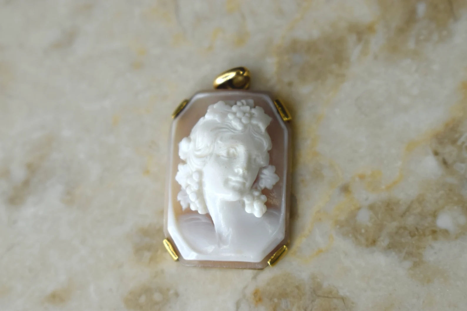 Vintage 18k Gold Carved Shell Cameo Depicting Greek Goddess of Wine c.1970s