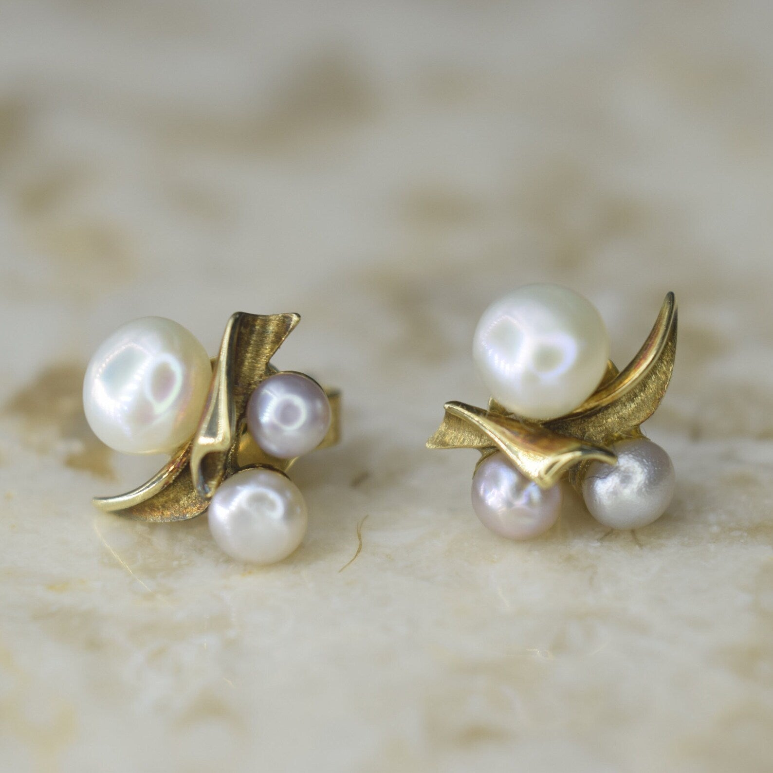 Vintage 14k Gold Grey and White Cultured Pearl Earrings c.1980s