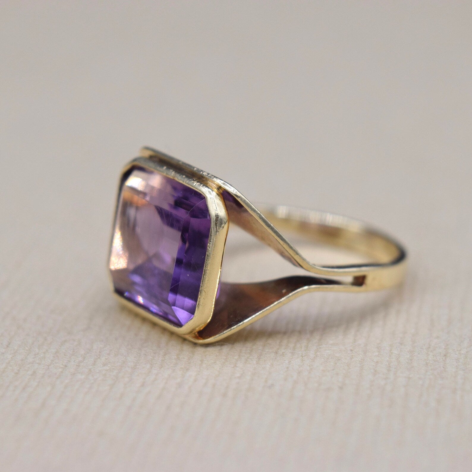 Vintage Modernist 14k Gold and Amethyst Ring c.1960s