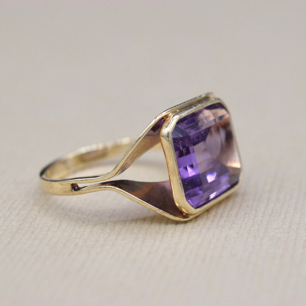 Vintage Modernist 14k Gold and Amethyst Ring c.1960s