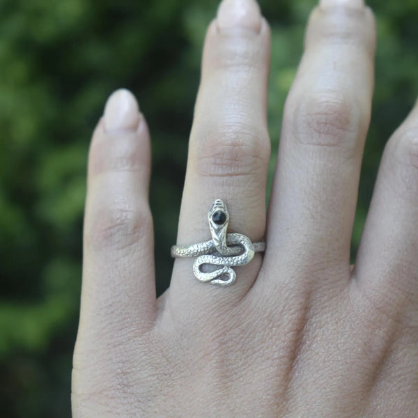 Vintage Sterling Silver Snake Ring With Onyx Stone c.1970s