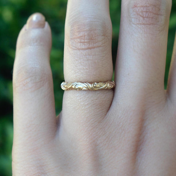 Vintage 14k Gold Carved Scrolling Band Ring