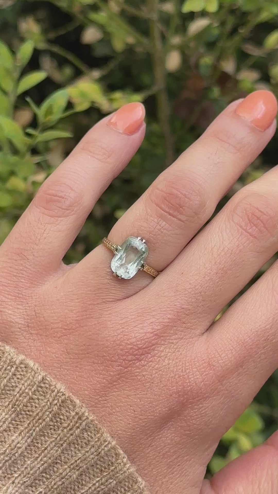 Antique Art Deco Natural Aquamarine 14k Gold Ring | Two-Tone Gold Setting with Engraved Shoulders