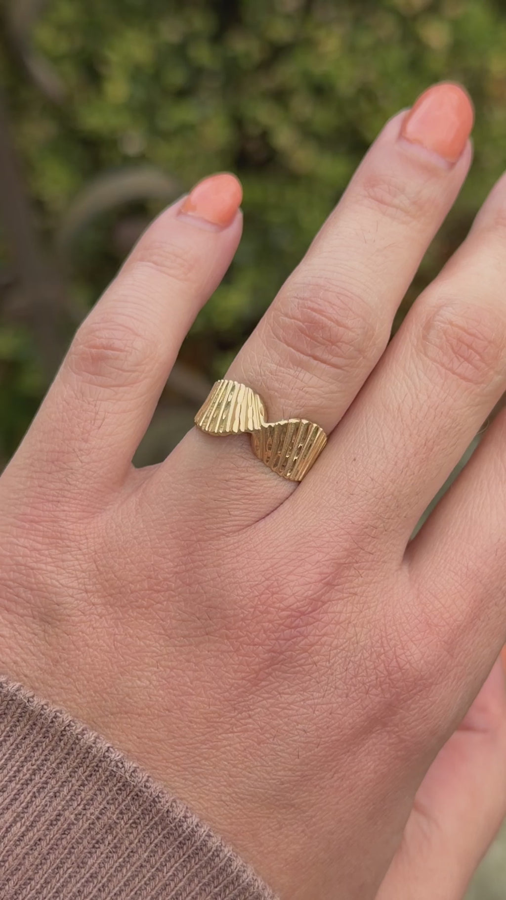Vintage 14k Gold Textured Twist Band Ring c.1990s