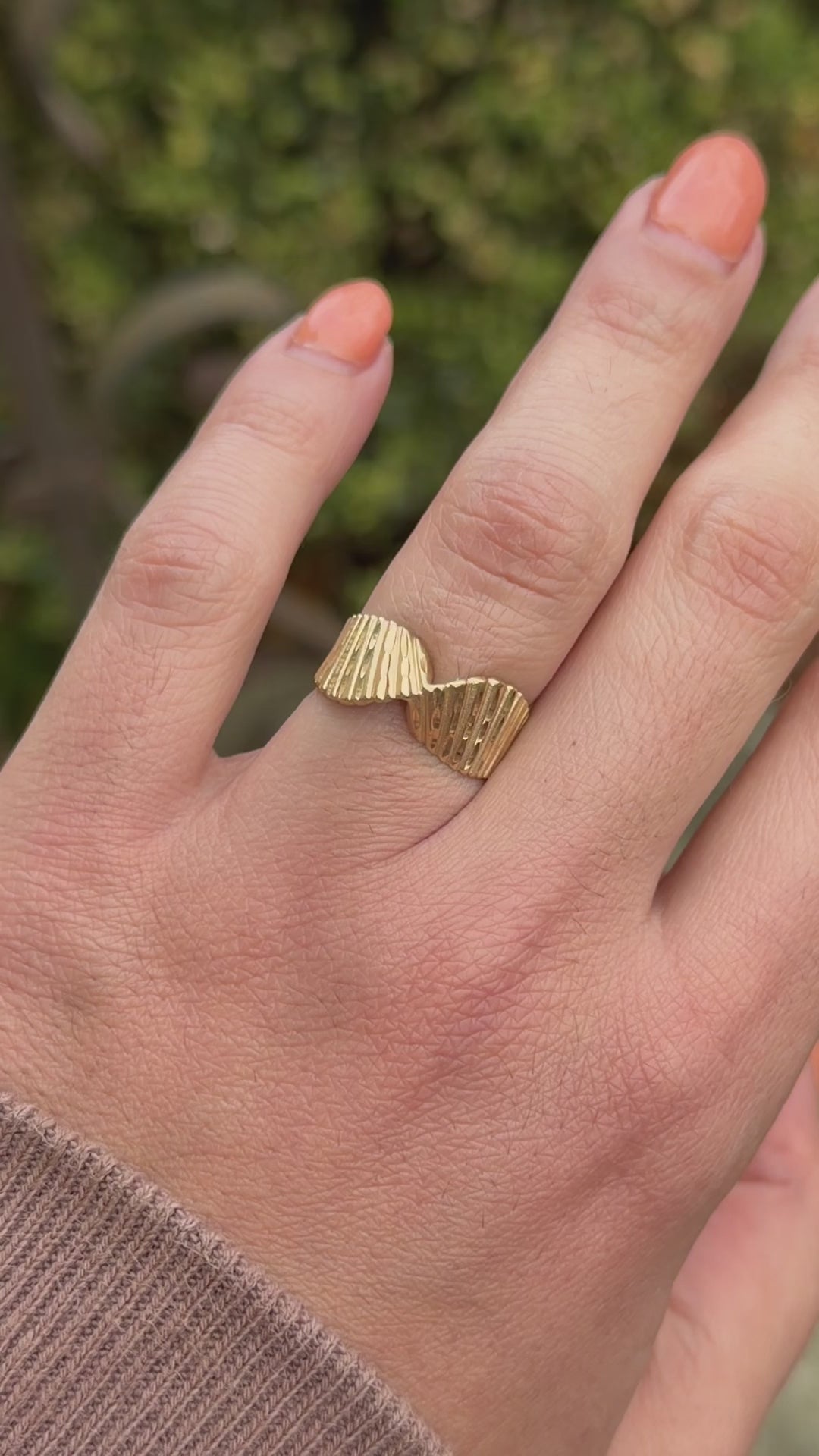 Vintage 14k Gold Textured Twist Band Ring c.1990s