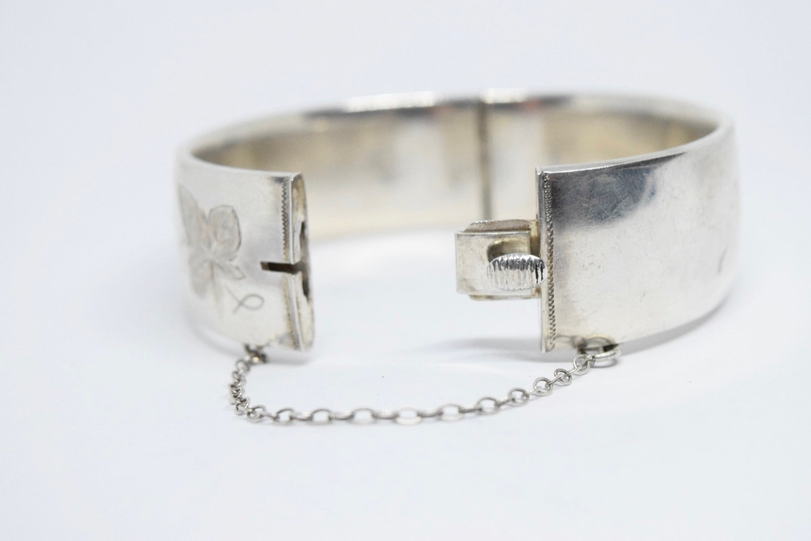 Vintage British Silver Hinged Bangle Bracelet Hallmarked 1965